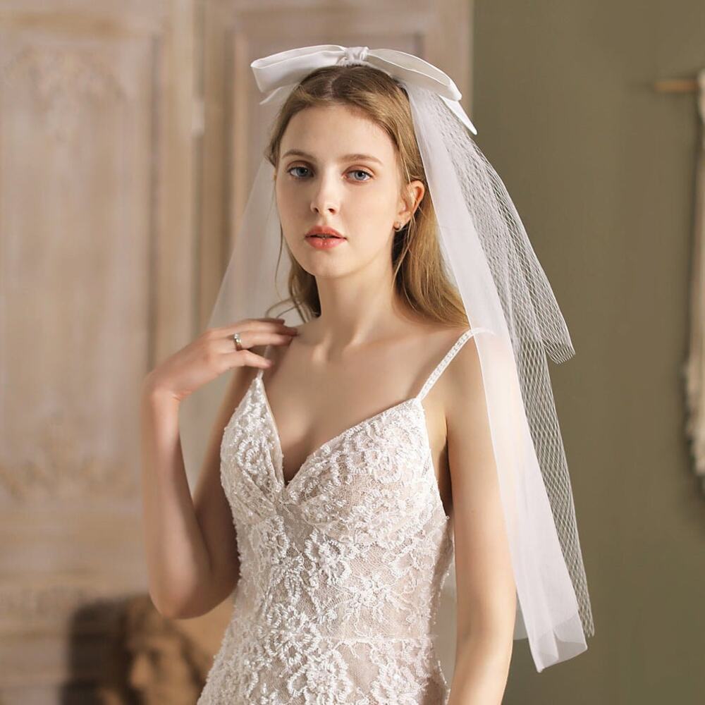 Bridal bow veil with tulle